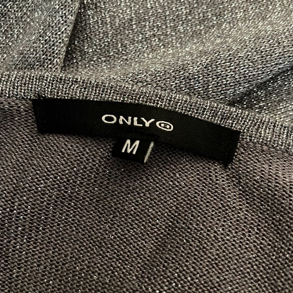 H&M Top - Picture 5 of 5